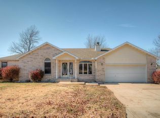 1902 Redbird Dr, Webb City, MO 64870