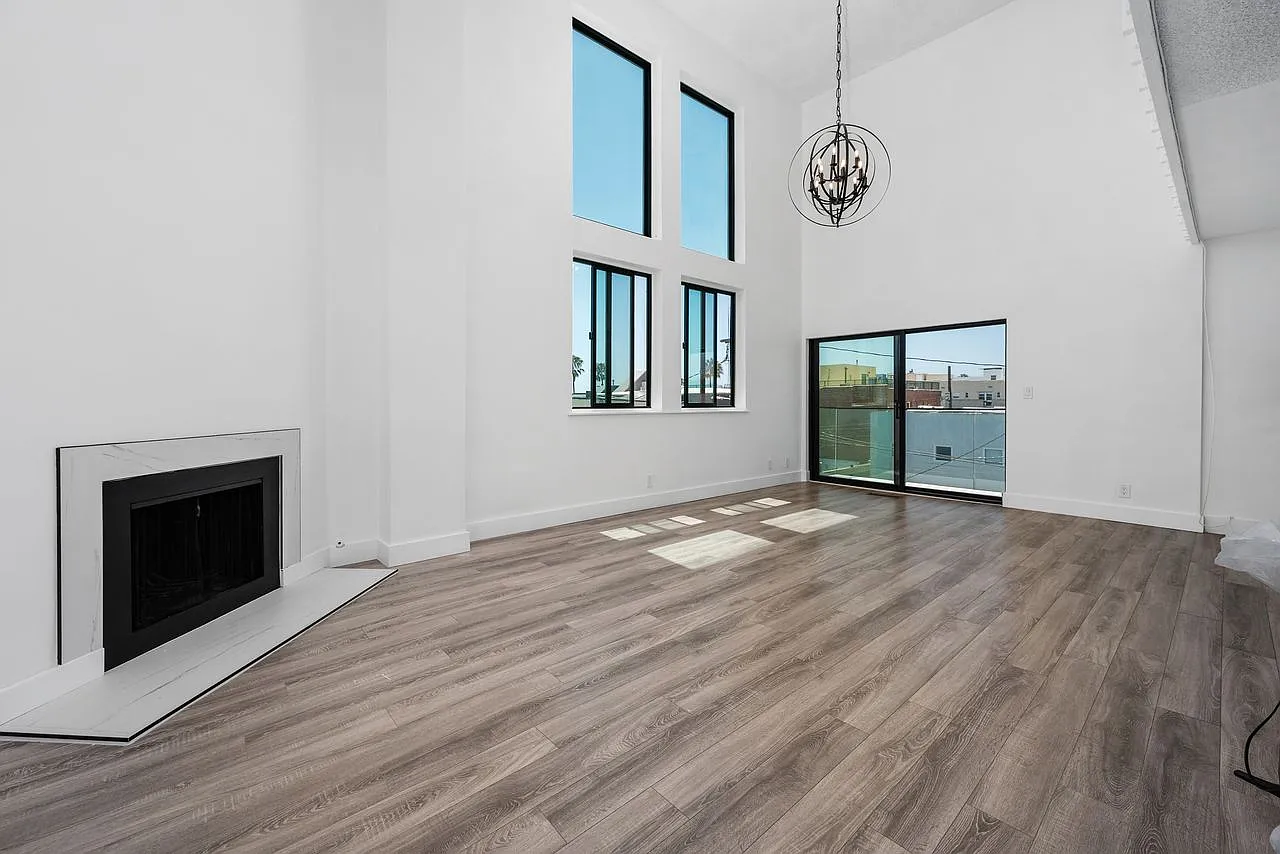 2 bed, 2.5 bath, 1900 sqft, $7,250 — Photo 4