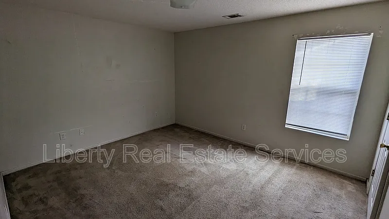 133 Rolland St — Photo 4