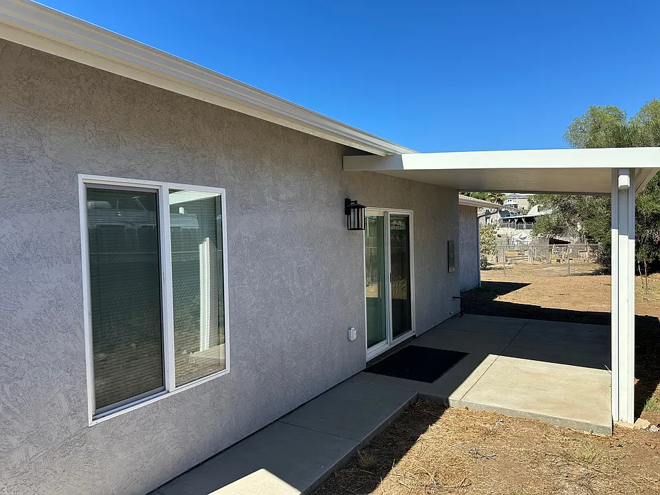 Side covered patio