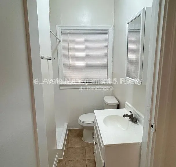 819 Irolo St — Photo 9
