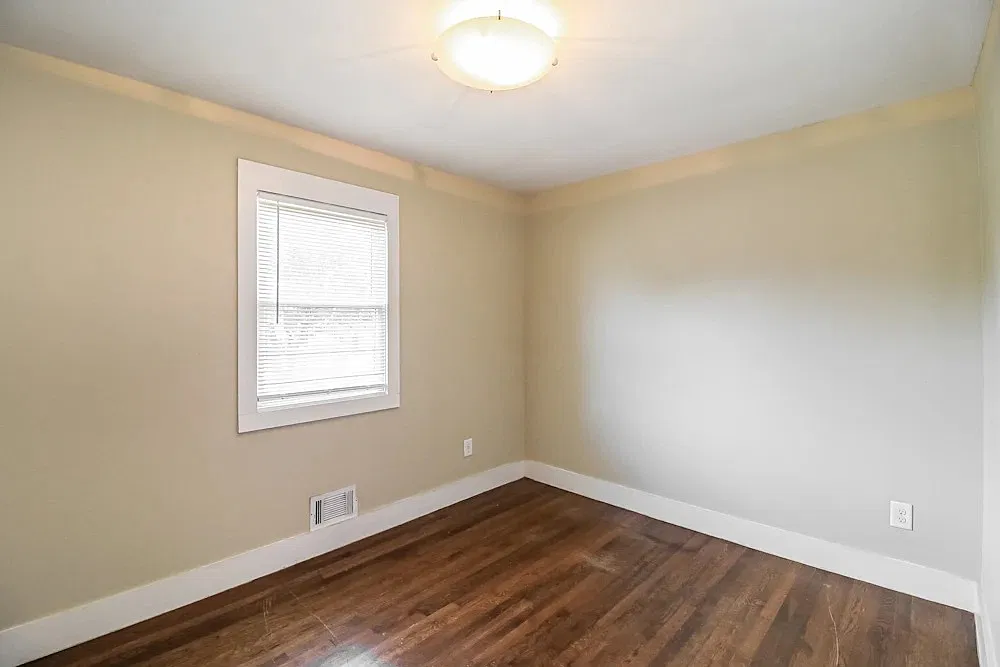 3 bed, 2484 sqft, $1,690 — Photo 2
