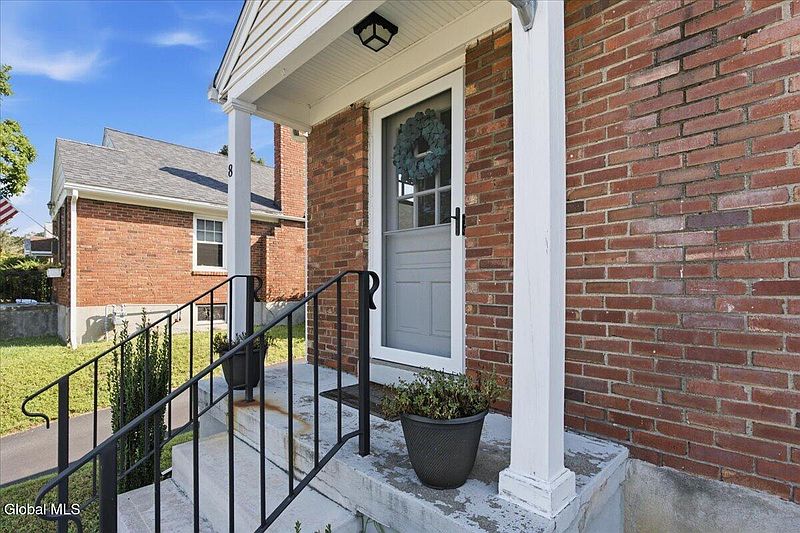 2nd image of 8 Center View Drive