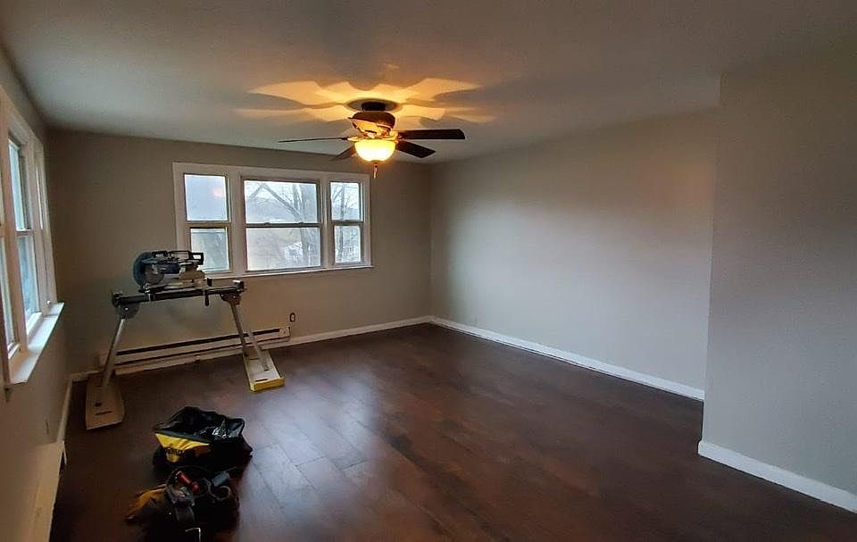 2nd image of 5673 N Valley Pike