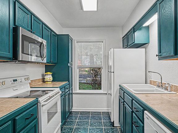 4th image of 130 Emperado Way
