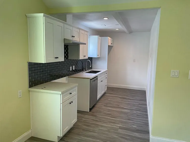 7518 Kyle St — Photo 11