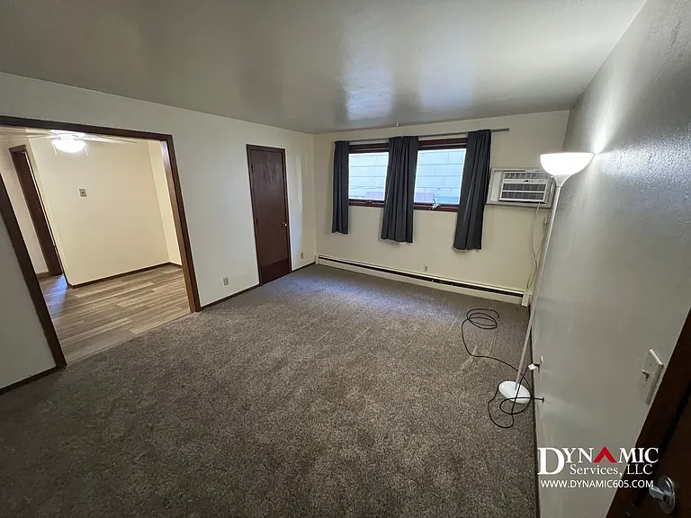 217 S Summit Ave — Photo 2