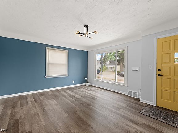 3rd image of 3203 Wellington Ave