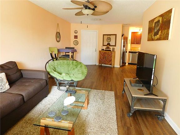 4th image of 2055 NE Collins Cir APT 6-90