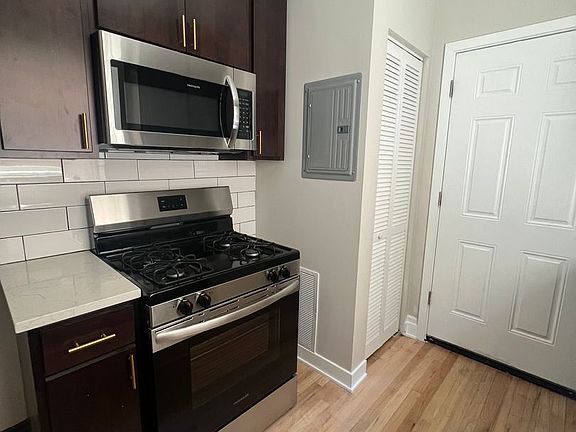 4th image of 4035-37 N Central Park Ave #4035-2B