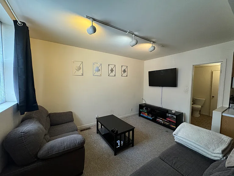 1208 W Roscoe St #G — Photo 3