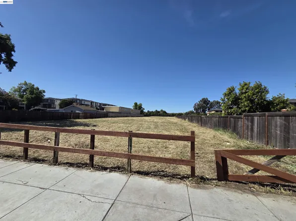 29495 Dixon St, Hayward, CA 94544