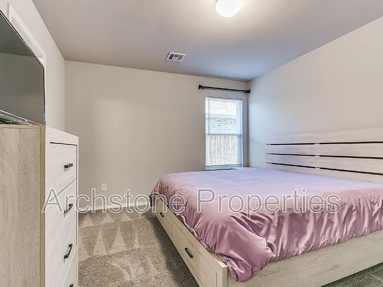 1308 Dustin Dr — Photo 16