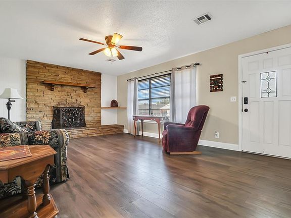 3rd image of 121 Mimosa St
