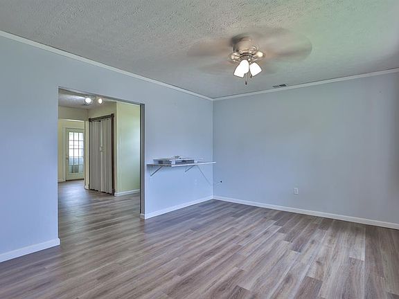 3rd image of 51 Brockway Ct