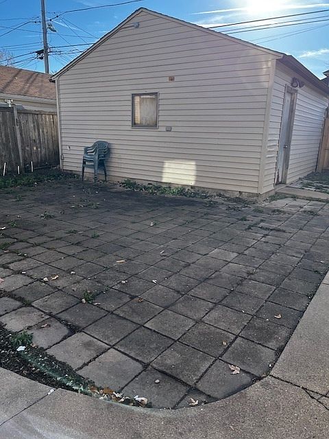 2nd image of 5117 W George St