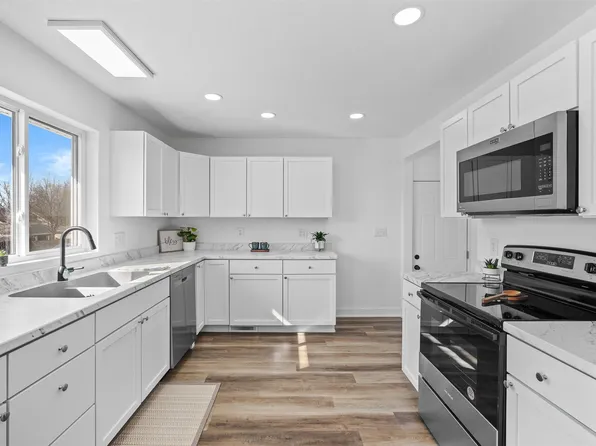 523 S 2nd Ave W, Newton, IA 50208