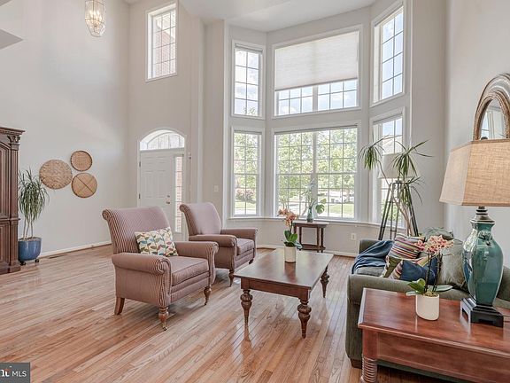 4th image of 7657 Shuttington Dr