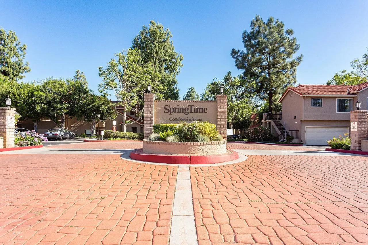 2 bed, 872 sqft, $2,995 — Photo 1