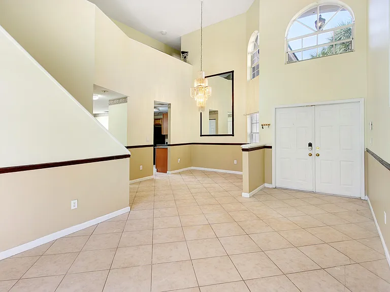 401 203rd Ave — Photo 3