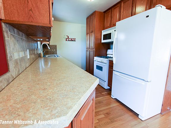 3rd image of 775 Easthill Dr NE