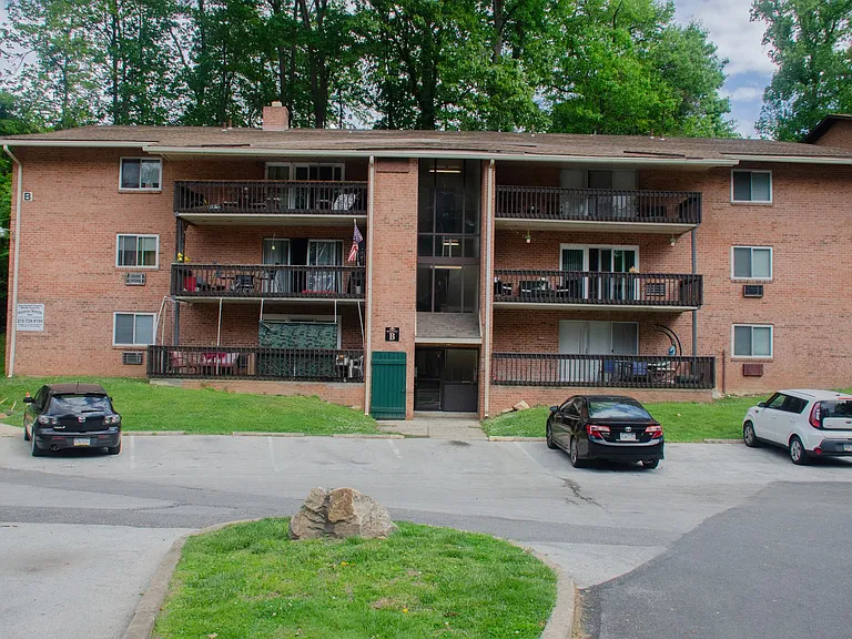 1901 W Chester Pike — Photo 12