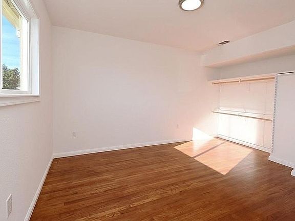 4th image of 824 Fullerton Ave