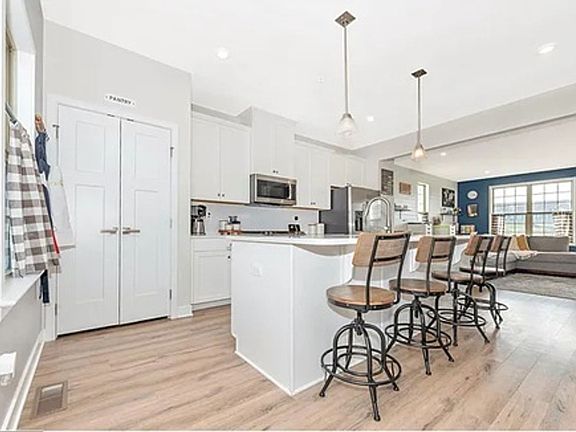 5th image of 10601 Brewerton Ln