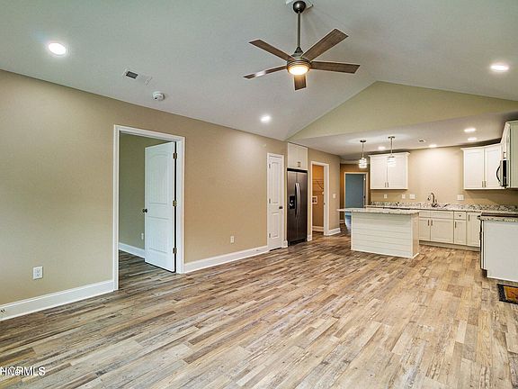 4th image of 2044 N Tanglewood Drive SW