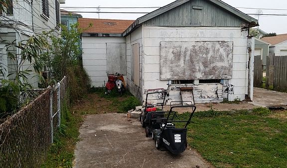 5th image of 4126 Avenue Q 1/2