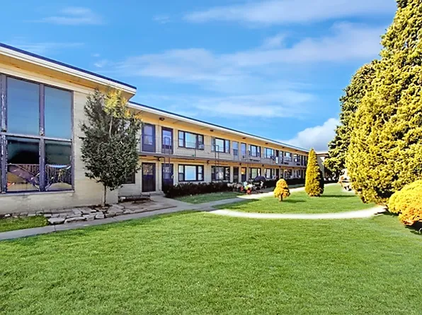 21 King Arthur Ct APT 13, Northlake, IL 60164