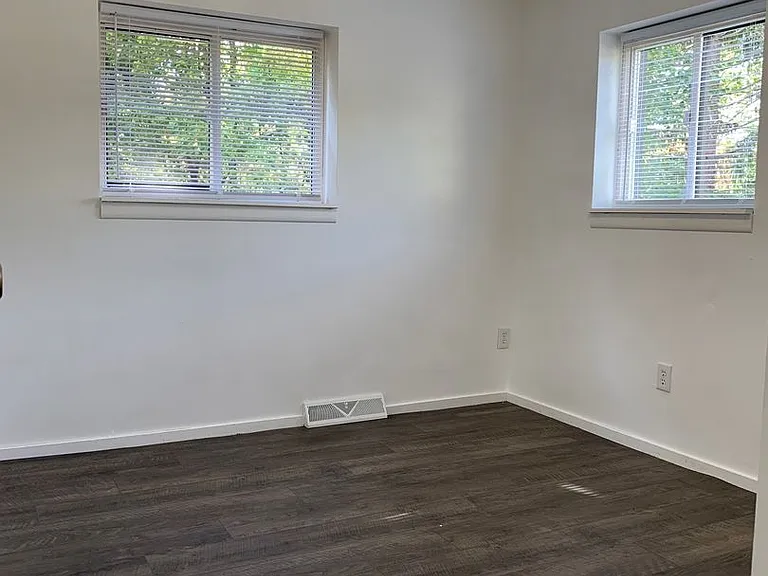 303 Vincennes Ave — Photo 5