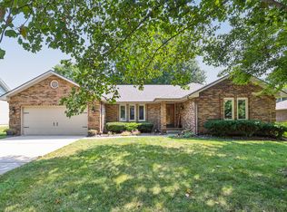 5482 S Parkhill Ave, Springfield, MO 65810
