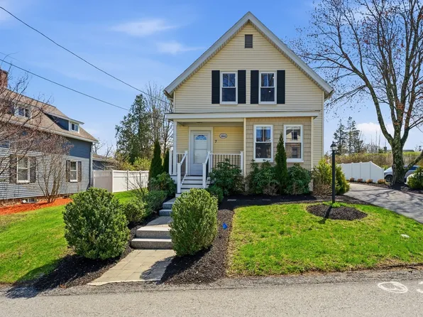 7 Cherry St, Fayville, MA 01745