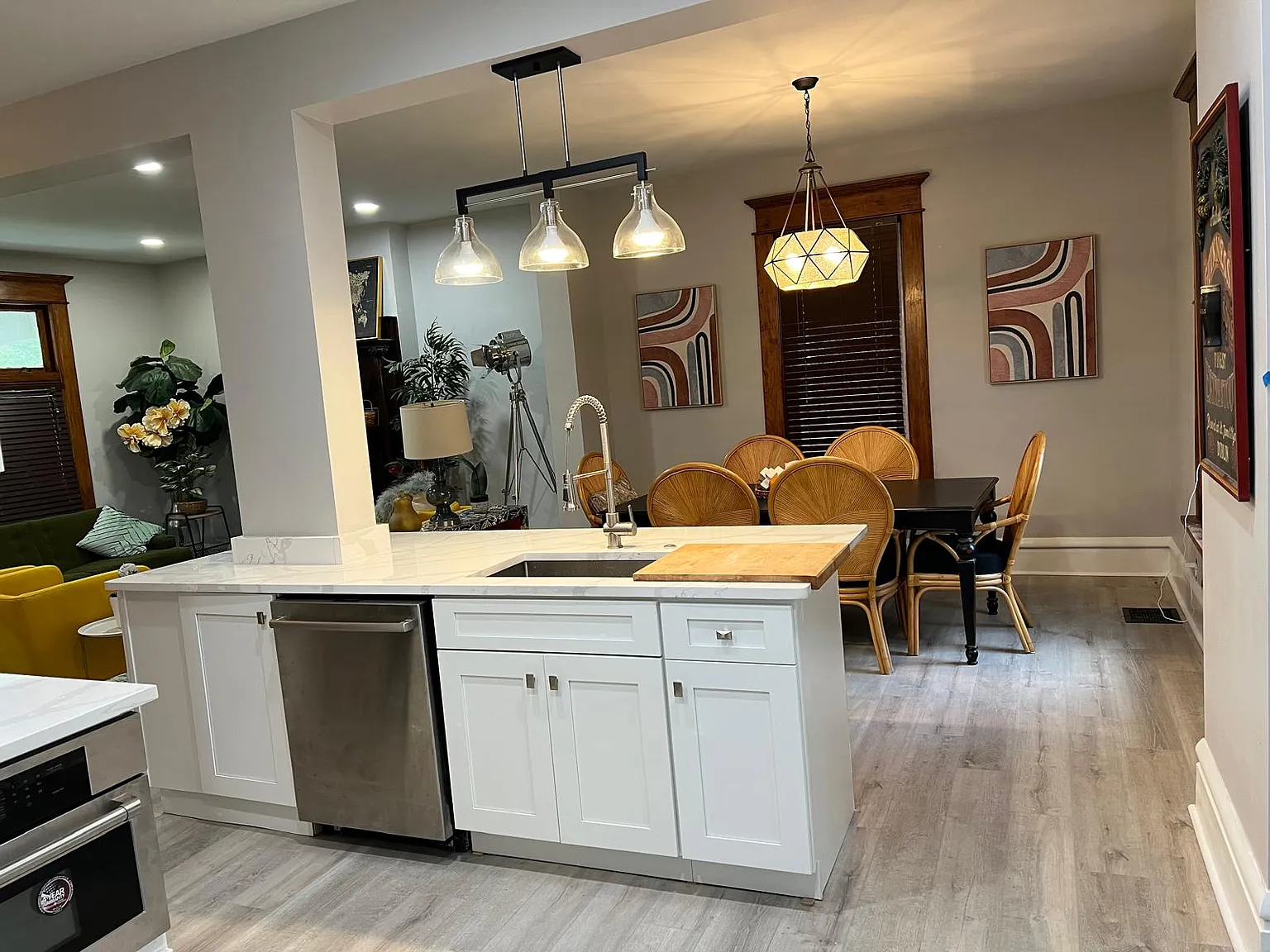 4 bed, 2.5 bath, 3000 sqft, $3,600 — Photo 3