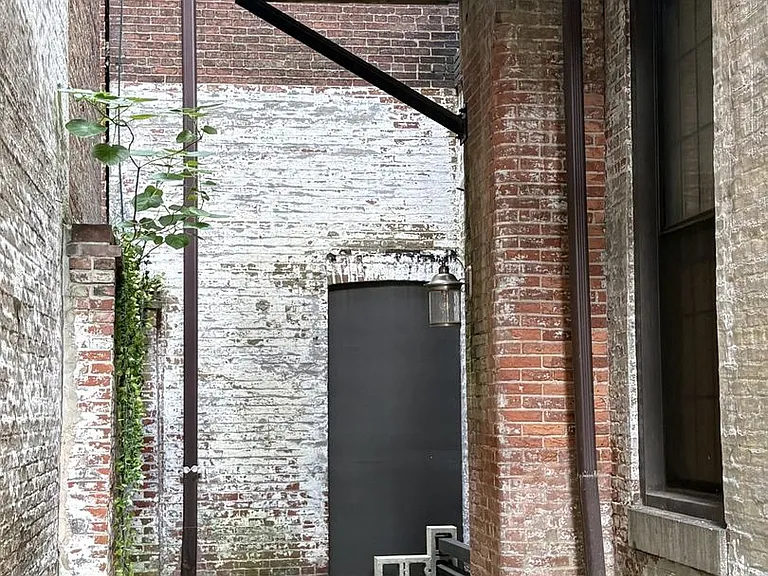 125 W. Saratoga St — Photo 25