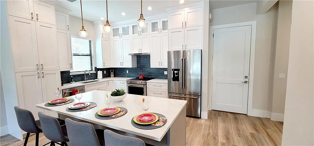4 bed, 5.0 bath, 2865 sqft, $15,000 — Photo 2