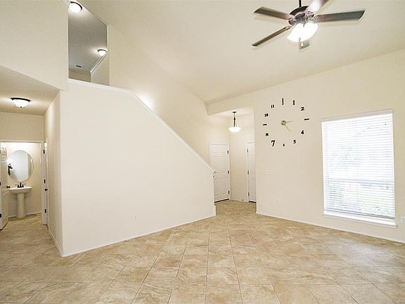 4th image of 317 Noddy Rd