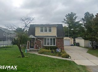 15862 Camperdown Ave, Clinton Township, MI 48035