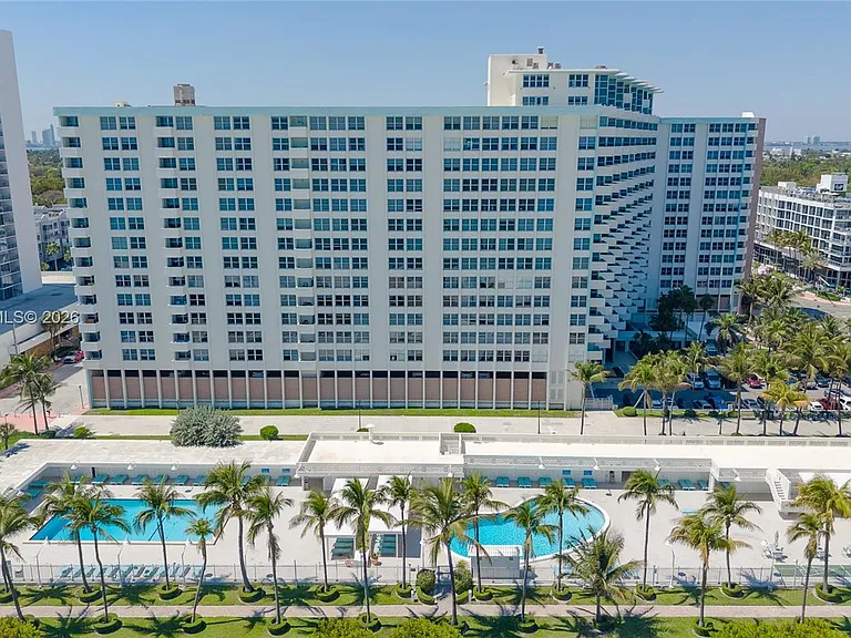 2899 Collins Ave #1422 — Photo 25