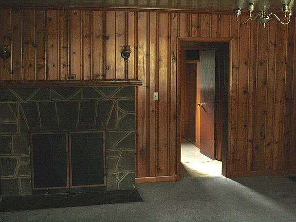 4th image of 12038 Emerson Ave