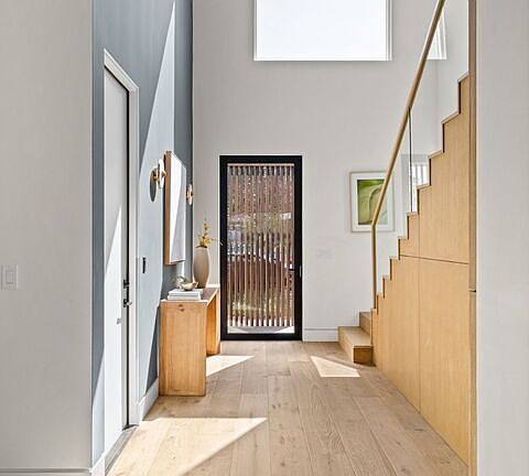 4th image of 2040 Glencoe Ave