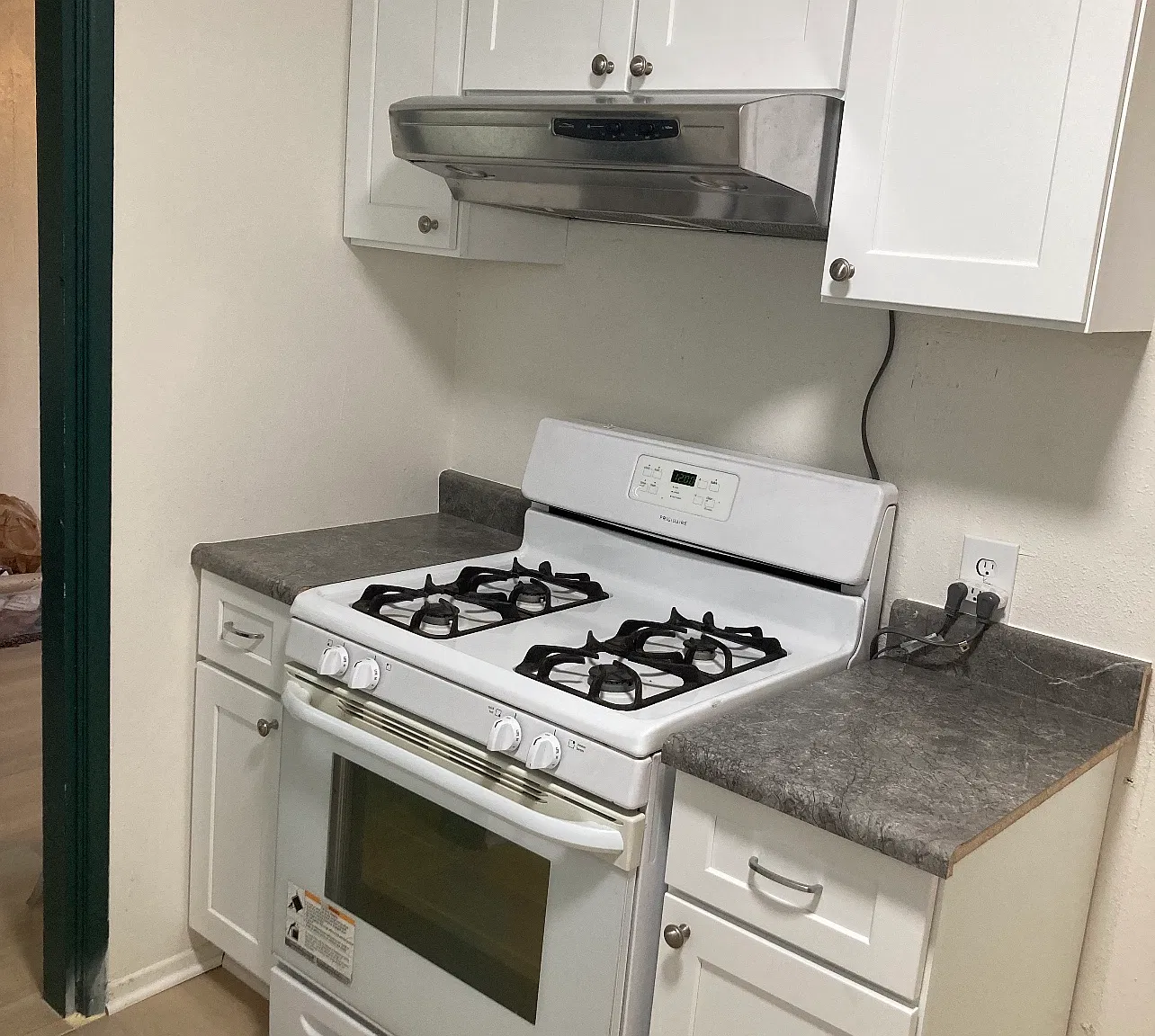 908 Carson St — Photo 3