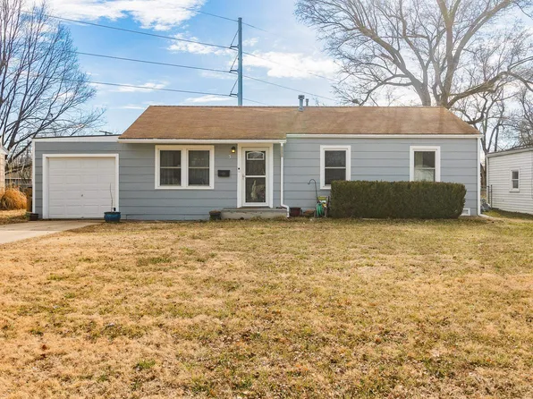 3 Swarens St, Hutchinson, KS 67502