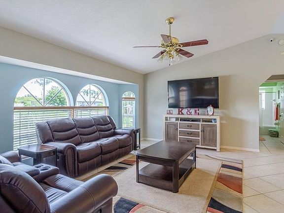 5th image of 6297 Roberta Dr