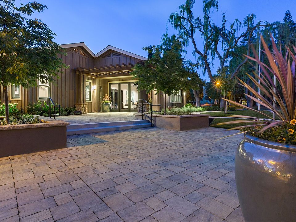 Leasing/Management Office
