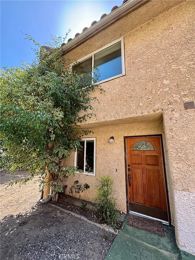 2 bed, 1.5 bath, 1077 sqft, $3,300 — Photo 1