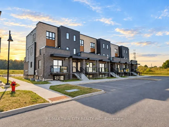 235 Chapel Hill Dr #11, Kitchener, ON N2R 1N3