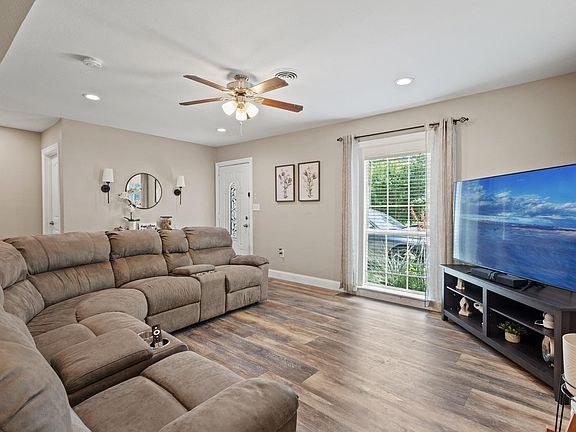 3rd image of 3607 Cortez Dr