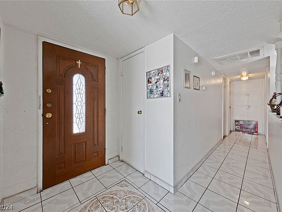 2nd image of 2250 Capistrano Ave